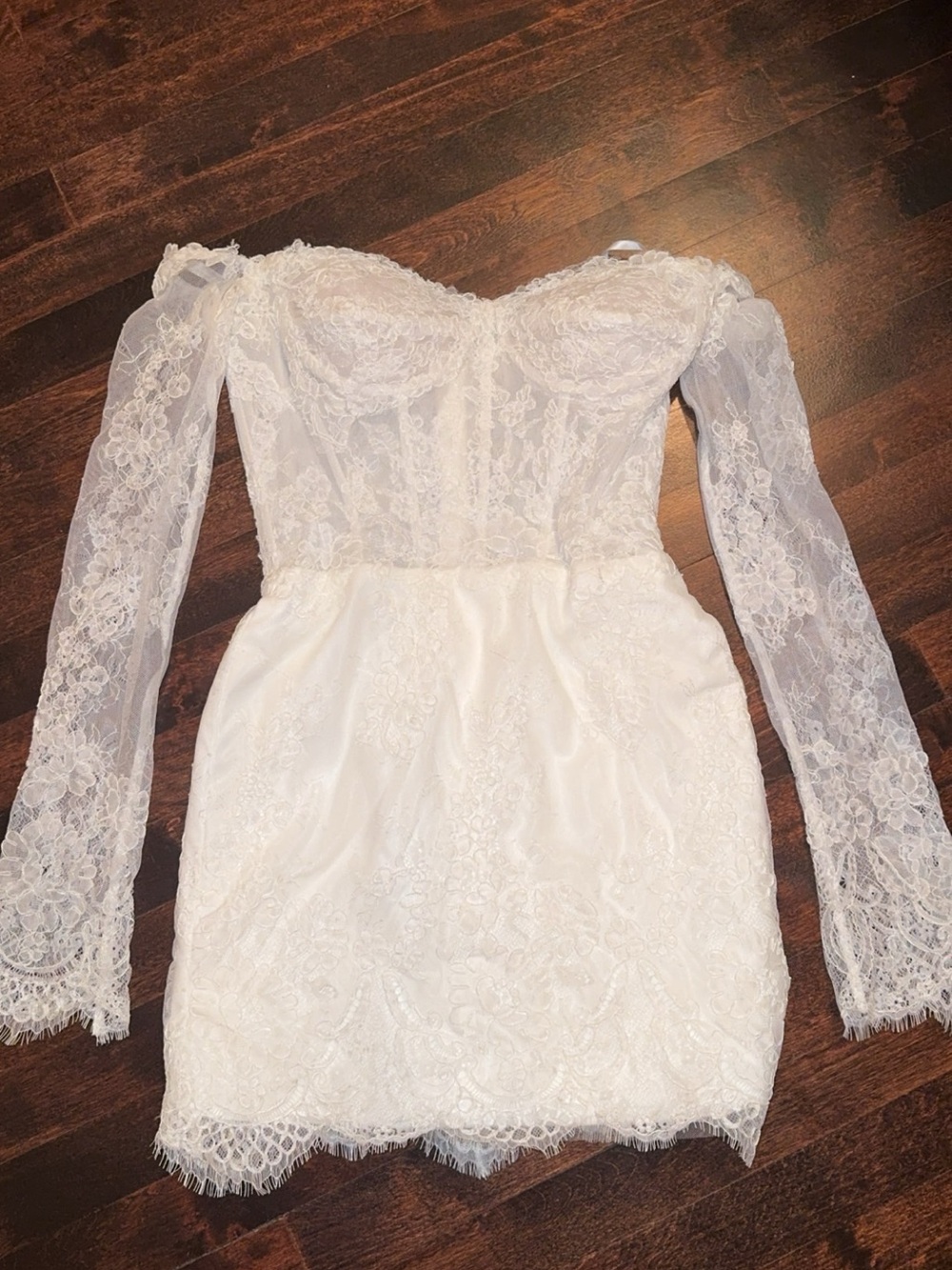 UNTAMED PETALS BY AMANDA JUDGE White Lace Long Sleeve Off-Shoulder Mini Dress